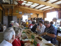 everybody-enjoying-lunch